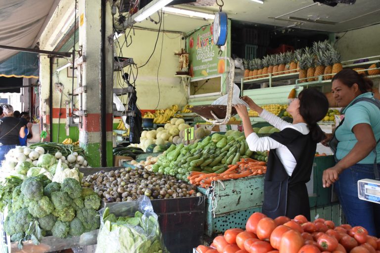 Productos básicos mantienen precio estable Productos básicos mantienen precio estable