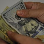 DOLARES