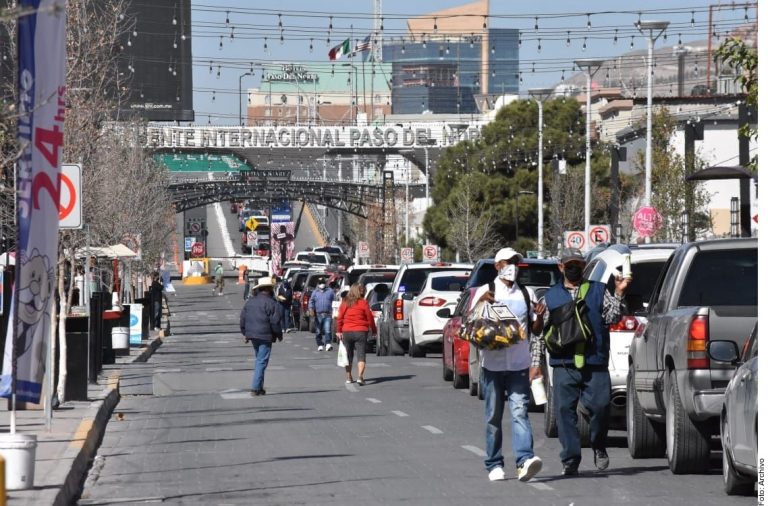 Cruzan primeros turistas mexicanos a EU