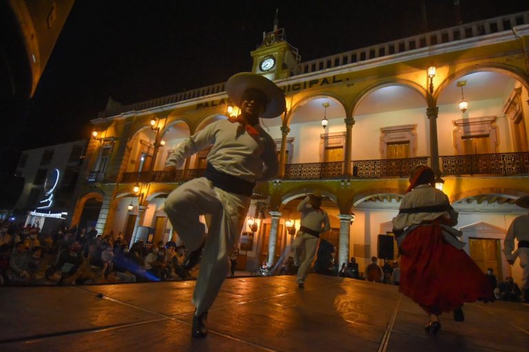 A bailar con el Ballet folclórico