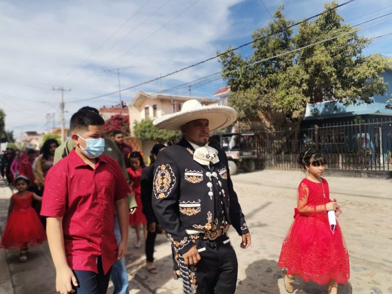 Regresan paisanos a la boda