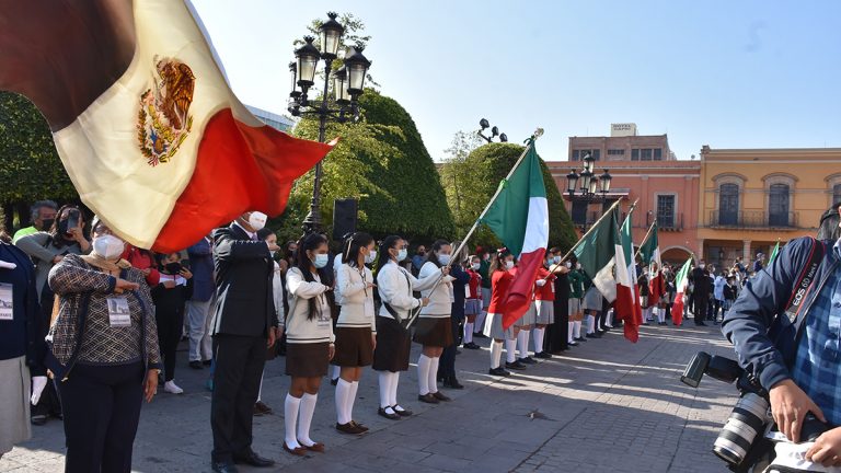 Abanderan escoltas