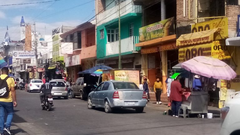 Inspectores hostigan a comerciantes