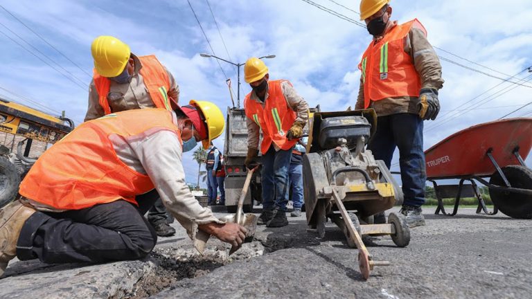 Le invierten al bacheo