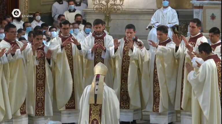 Ordenan a 15 sacerdotes