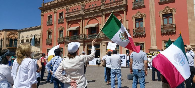 Marchan contra AMLO