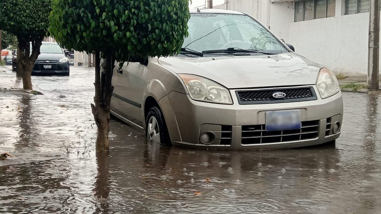 Lluvia con granizo en la ciudad