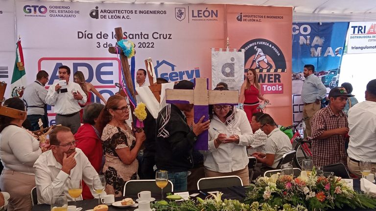 Celebran la Santa Cruz