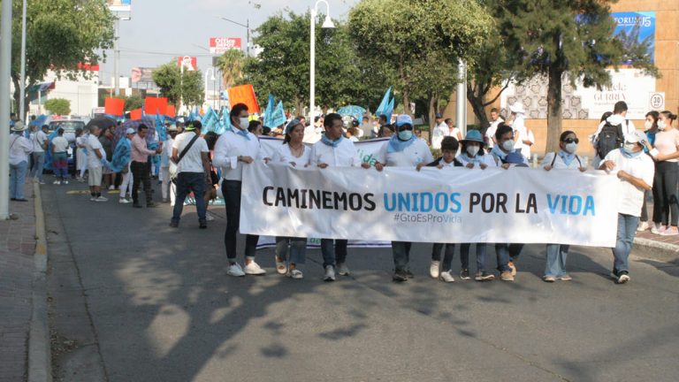 Caminan por la vida Caminan por la vida