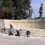 Nota-1- Tranajaores municipales rehabilitaron el monumento al maestro en el parque de la Alameda-1