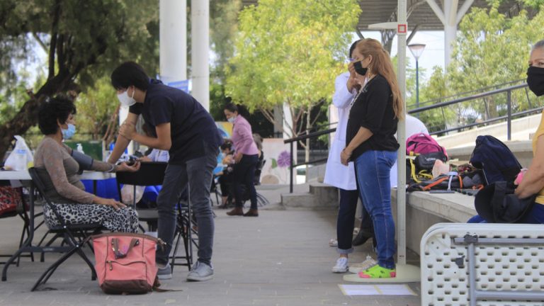 Realizan Feria de Salud para mujeres