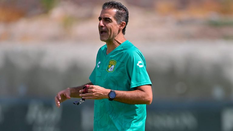 Observa Paiva a Yairo y Campbell