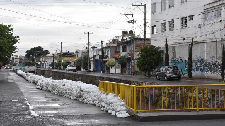Lluvias causaron cortes de energía Lluvias causaron cortes de energía