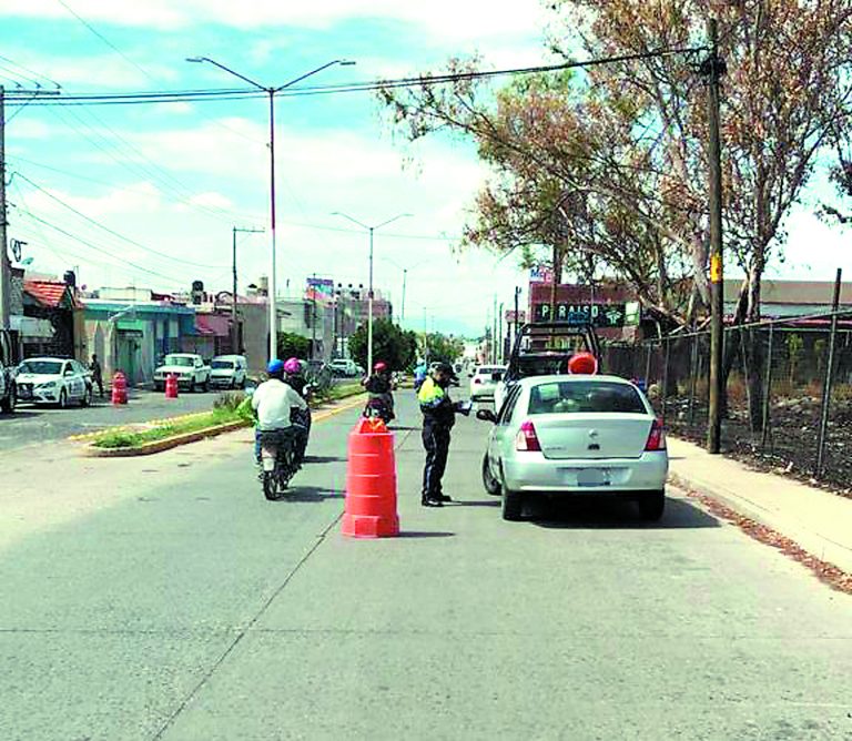Invitan a realizar la verificación vehicular