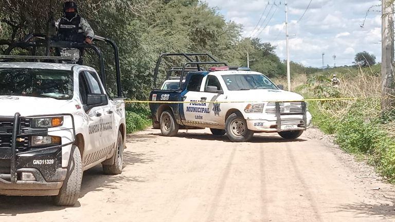 Encuentran hombre sin vida en terracería