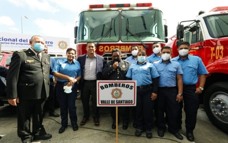 Gobernador reconoce las labores de los bomberos