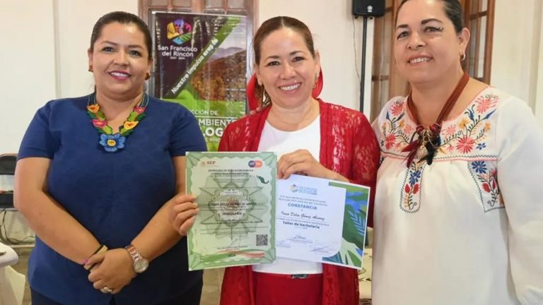 Reciben certificación en medicina herbolaria
