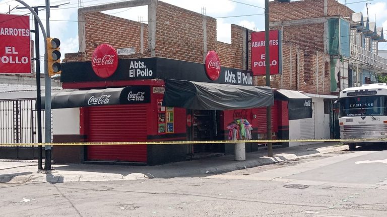 Lo balean a las afueras de una tienda Lo balean a las afueras de una tienda
