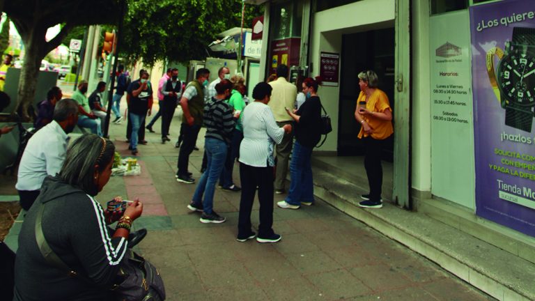 Edificios públicos y puentes sin daños