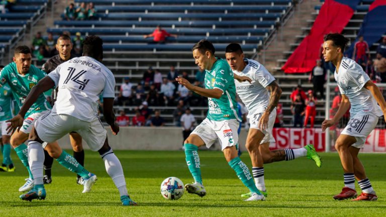 Miran hacia Xolos Miran hacia Xolos