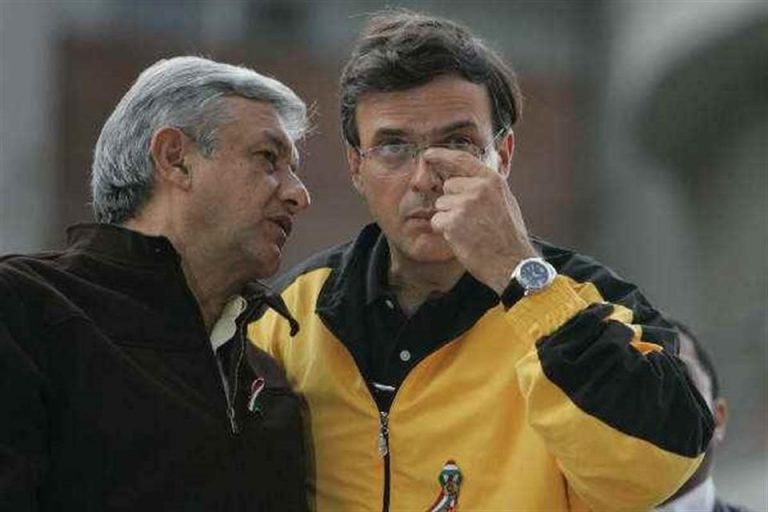 Exigen indagar  a Ebrard por dar cash a AMLO