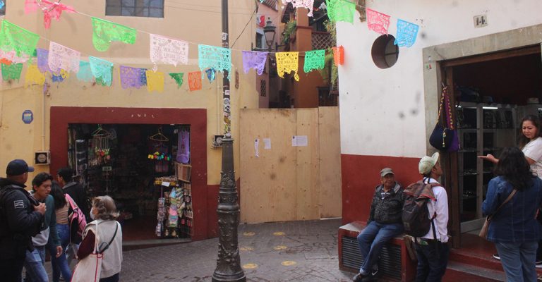 Cierran el ‘Callejón del Beso’ por obras