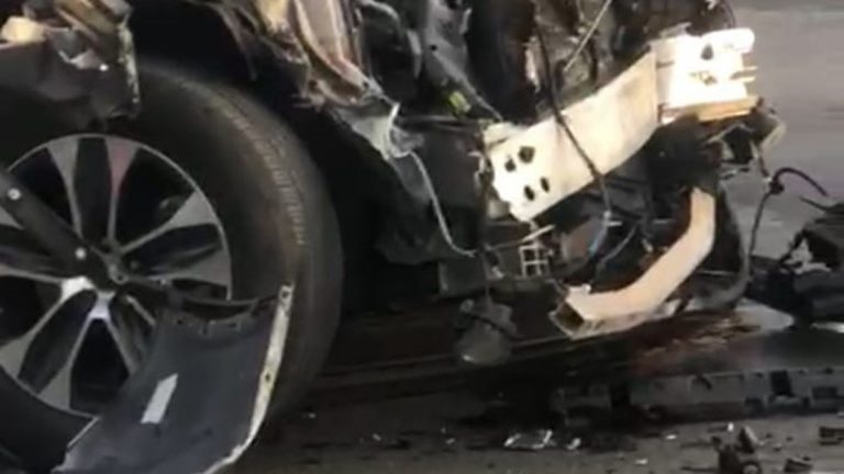 Choca contra una patrulla