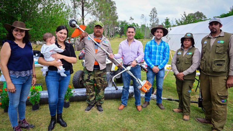 Equipan a personal de Medio Ambiente