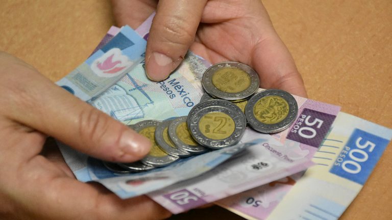 Aprueban aumento salarial para servidores públicos