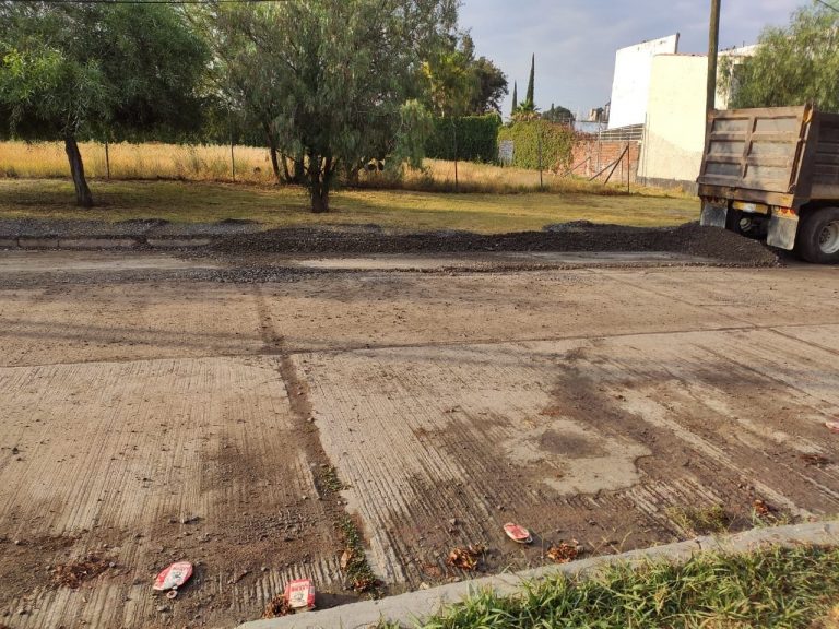 Denuncian obras inconclusas en Jardines de Jerez