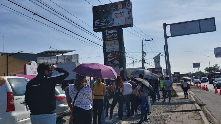 Hacen fila desde temprano Hacen fila desde temprano
