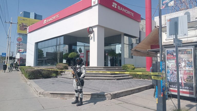 Asaltan banco en León Asaltan banco en León
