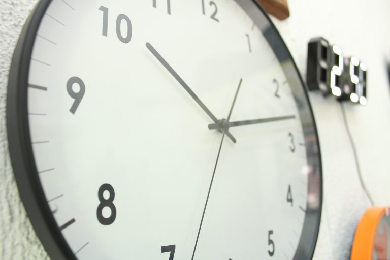 El tiempo cambia y los relojes por igual