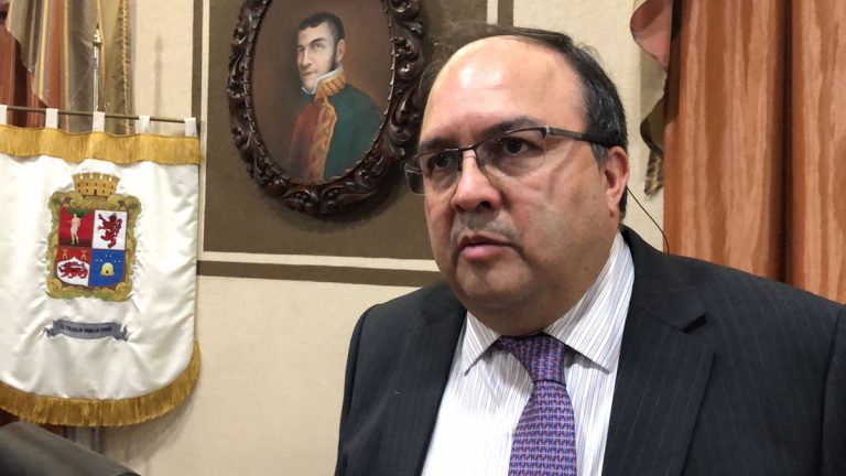 Urge análisis salarial de funcionarios: Síndico
