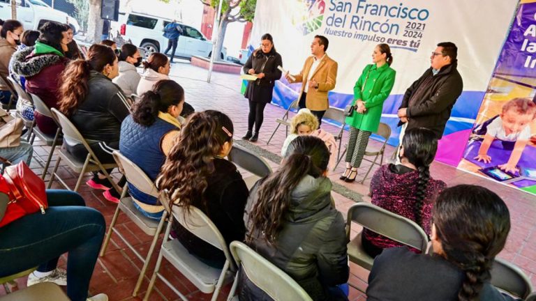 Realizan entrega de apoyos para el cuidado de la primera infancia