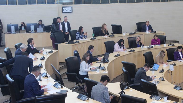 Recibirán diputados bonificación superior a los 400 mil pesos
