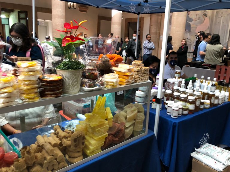 Comerciantes en la Presidencia Municipal
