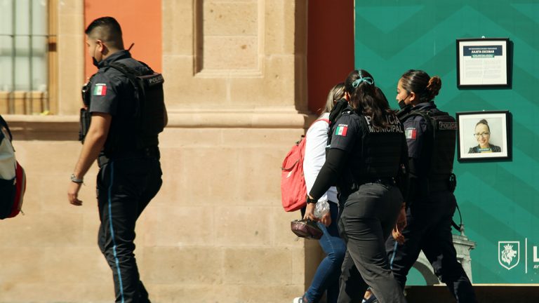 Policías y tránsitos tendrán gratuidad