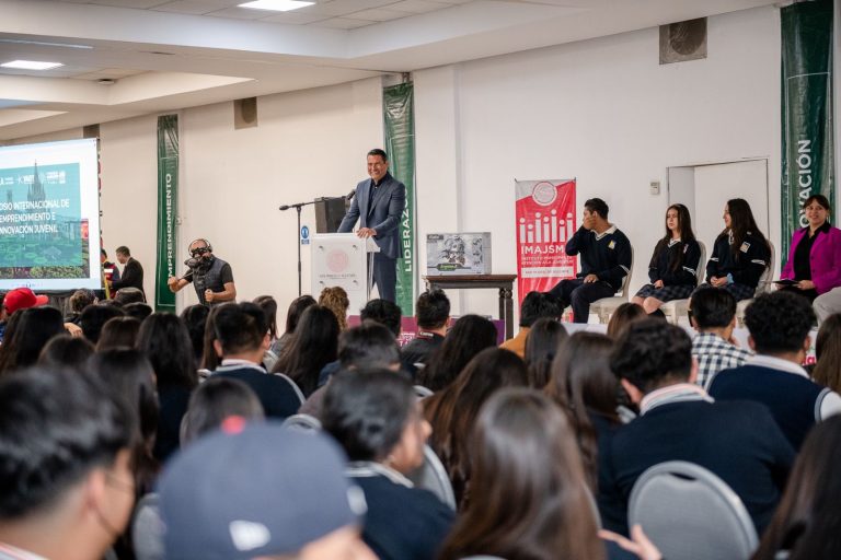 Refrendan compromiso con los jóvenes