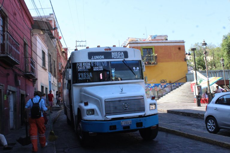No han renovado las concesiones de servicio desde el 2005 No han renovado las concesiones de servicio desde el 2005