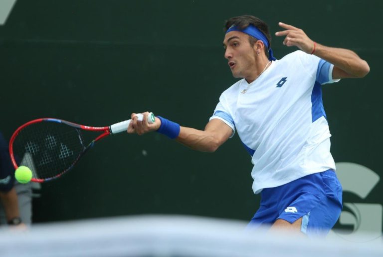 Avanzan favoritos del Open