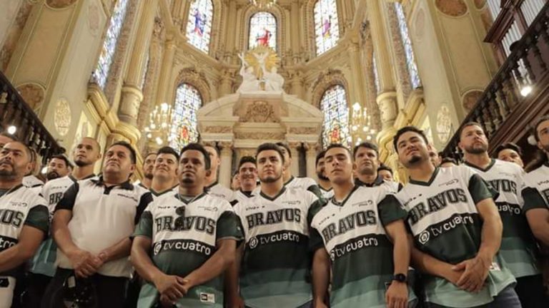 Emociona arranque al equipo completo
