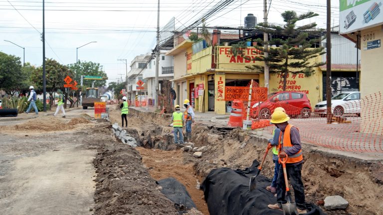 Invierte SAPAL más de 32 millones de pesos  en la colonia Azteca
