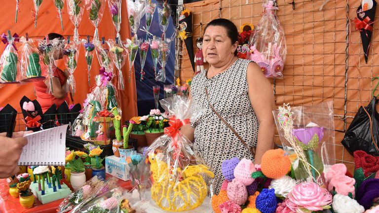 Algunas madres ‘festejan’ trabajando Algunas madres ‘festejan’ trabajando