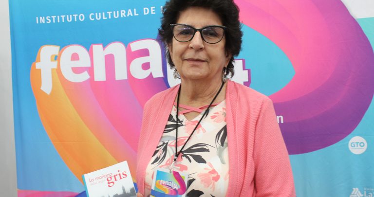 Presenta Silvia Molina su obra ‘La mañana debe seguir gris’