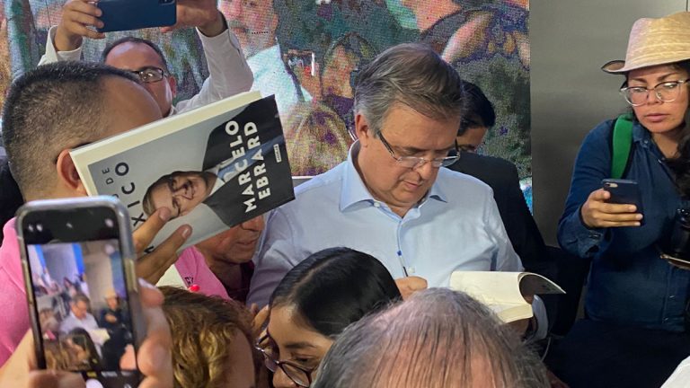 Presenta Ebrard su libro ‘El Camino de México’
