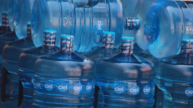 Hielo y agua se venden como ‘pan caliente’