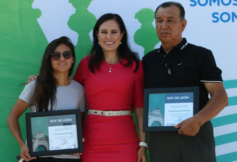 Recibe Ocampo reconocimiento