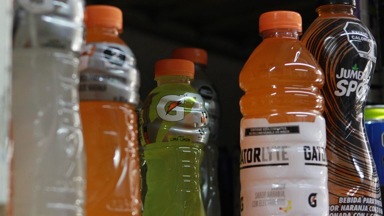 A fuerza de bebidas frías combaten el calor