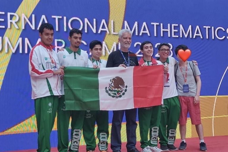 Ganan niños matemáticos mexicanos el oro en Japón